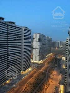 ۱۲۰ متری، ۲ خواب، طبقه آخر برج