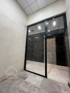 رهن و اجاره واحد تجاری ۳۸ متری در مجتمع رونیکا مال کنار مترو حسین آباد