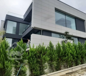 فروش ویلای مدرن استخردار۶۵۰ متری ونوش