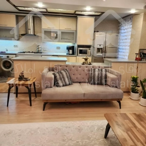 91متر فول امکانات خوش نقشه سالن پرده خور