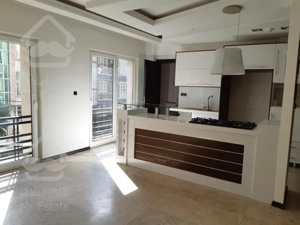 شهرک غرب 170متر (2نبش نور،2پارکینگ)