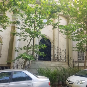 ویلایی تریبلکس ۶۸۰متری دو کله نیاوران