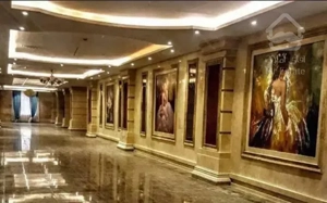 ۱۴۵ متر سالن بزرگ و دلباز نما کلاسیک میدان گلستان