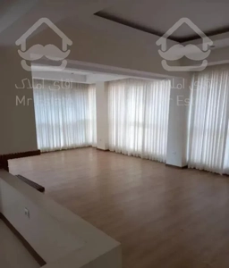 ۱۶۰ متر غرق نور، تراس دار