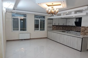 برج بلوط  فول باسازی سالن غرق نور  بشتابید