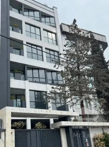 فروش ۱۳۷ متر ۳ خواب غرق نور طبقات بالا