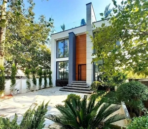 مدرن روفگاردن جکوزی دار ( 320)متر سنددار تریبلکس