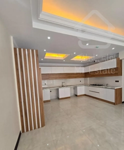 آپارتمان ۱۳۰ متری/کلید نخورده/فلکه پنجم