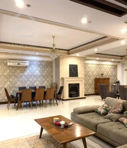 ۲۱۰ متر اقدسیه سپند