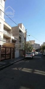 4 طبقه با حیاط ماشین رو