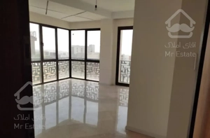 ۹۰ متر ۲ خواب / نوساز / دزاشیب