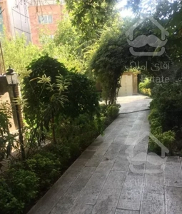 120متر دارای 75متر قدرالسهم 50متر حیاط در اختیار