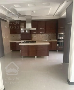 آپارتمان ۲۴۰‌ متر ۳ خواب کلید نخورده