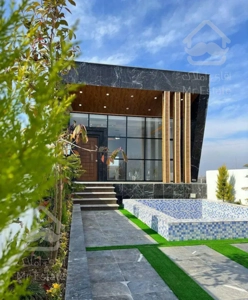 ویلا همکف نماشیشه با نور گیر  در یه منطقه