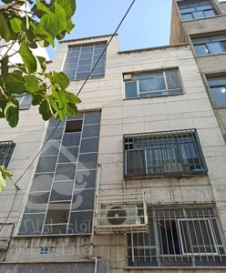 150 متر . تک واحدی  روی همکف . کلا سه واحد