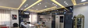 کاشانی ۲۲۰ متر/ ساختمان با اصالت سند دار