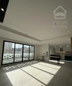 ۲۰۰ متر/تک واحدی/۲ سال ساخت/تاپ لوکیشن