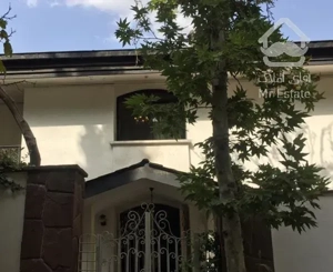 ویلا ی دوطبقه ۲۴۰متری نیاوران