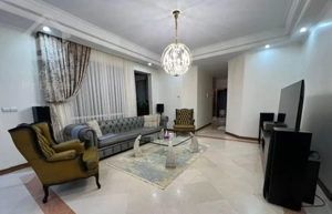 170متر ،گلسنگ ،بالکن دارد