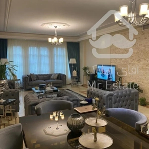 ۱۳۵ متر تکواحدی فول امکانات رو به آفتاب چهارباغ شرقی