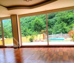 ویلای جنگلی با پیش پرداخت و بلند