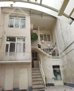 دوطبقه طبقه اول دربست حیات دار