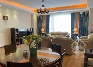 ۸۴متر/۲خواب/خطی رو به آفتاب/فروشنده واقعی