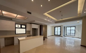 ۳۰۰ متر ۴ خواب به همراه سوییت مجزا