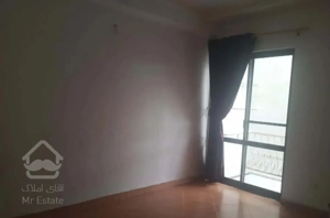 واحد 95 متر در زمرد شیک و فول امکانات نزدیک خیابان