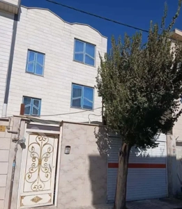 دوطبقه و نیم 2 واحد حیاط‌دار مناسب 2 خانواده صمیمی