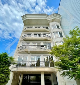 فروش واحد 140 متری در میدان آزادی