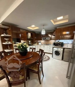 ابتدای اقبال /۱۰۸ متر / پارکینگ سندی