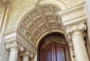 اپارتمان 100 متری / رو به افتاب /سازه ایی برند