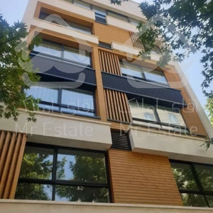 آپارتمان ١٣٠متری/سه خواب/فول امکانات/تهاتر *وامدار