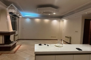 واحد۱۰۲متری درخیابان۲۴متری سعادت اباد زیرقیمت