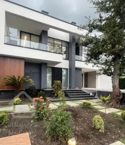 ویلای مدرن ۱۳۵۰ متر استخردار شهرک بزرگ نوشهر