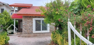 متل قو حومه شهرک 23متر زمین 130متر نیم پیلوت3خواب.