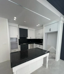 ۱۰۰ متری/کلید نخورده/خوش نقشه/کم واحد/اکبری