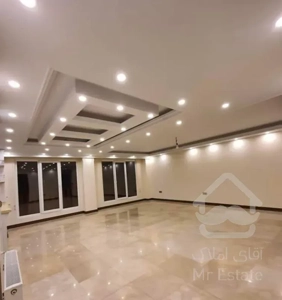 ۱۳۰متر*۸ساله*پارک ملت*طبقات بالا