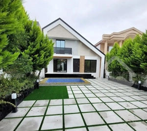 ویلا نیم پیلوت استخردار 250 متری شهرکی سند تک‌برگ