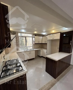 ۱۰۰ متر اپارتمان بالای میدان ولیعصر