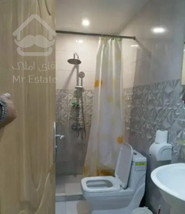 آپارتمان ۱۳۰ متری ۳ خواب / خیابانی  دنج