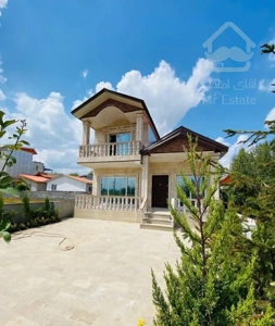 ویلا باغچه نیم پیلوت ۱۸۰ متر شهرکی سند تک‌برگ