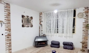 یک ساختمان ۳ طبقه مجزا  با یه زیر زمین بزرگ