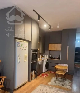 آپارتمان ۹۰ متری* نورگیر* نوسازی شده * مدرن * فول