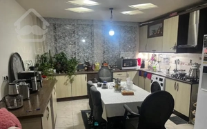 ۹۵متر  ۲خواب  فول امکانات نما تراورتن  فروشندواقعی