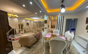 ۹۸متر/سالن پرده خور/خوش نقشه/چهار باغ غربی