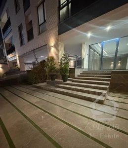 آپارتمان ۱۰۰ متری /  مدرن / تاپ لوکیشن