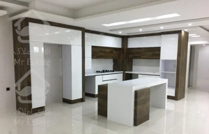 آپارتمان خ برند غربی ۲ پارکینگ سندی ۴ عدد کولر