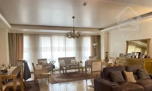 ۹۰ متر / خوش نقشه / سالن بزرگ